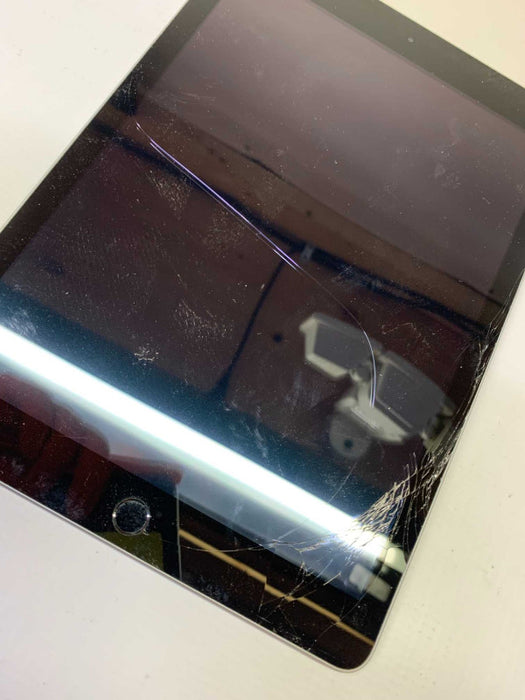 Apple iPad 5th Gen 32G Gray A1822 Unlocked READ [