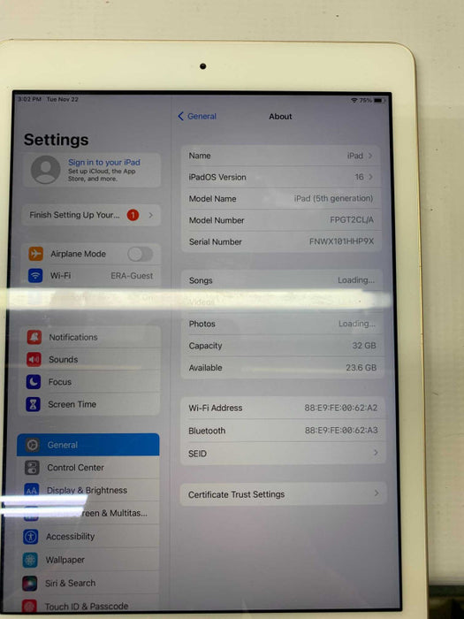 Apple iPad 5th Gen 32G Gold A1822 Good  [