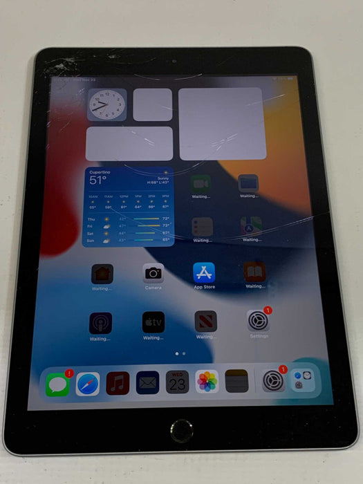 Apple iPad 5th Gen. 32GB, Wi-Fi, 9.7in - Space Gray, Broken Glass See