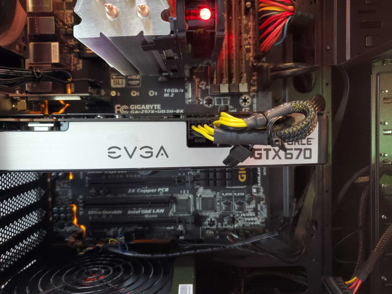 Custom PC Core i5-4690K @ 3.5 GHz 32GB DDR3 No HDD Nvidia GTX 670 (