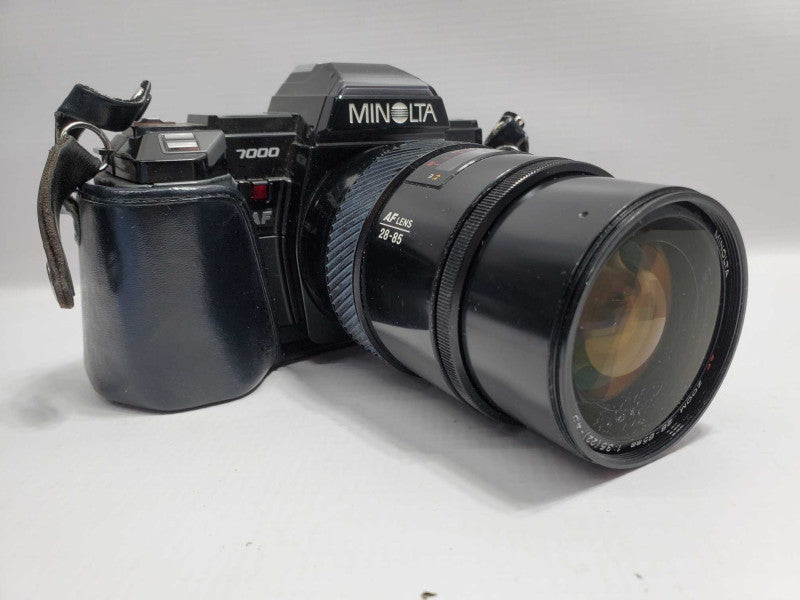 MINOLTA 7000 35mm Camera, AF Lens 28-85 1:3.5 (22)-4.5, CB-73 Leather Grip |
