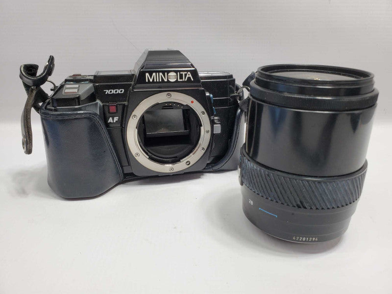 MINOLTA 7000 35mm Camera, AF Lens 28-85 1:3.5 (22)-4.5, CB-73 Leather Grip |