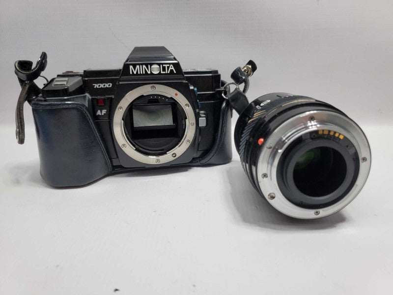 MINOLTA 7000 35mm Camera, AF Lens 28-85 1:3.5 (22)-4.5, CB-73 Leather Grip |