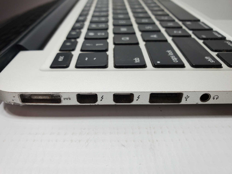 MacBook Pro 2013 13\\" Core i5-4288U @ 2.6 GHz 8GB Ram 500GB SSD *READ* (