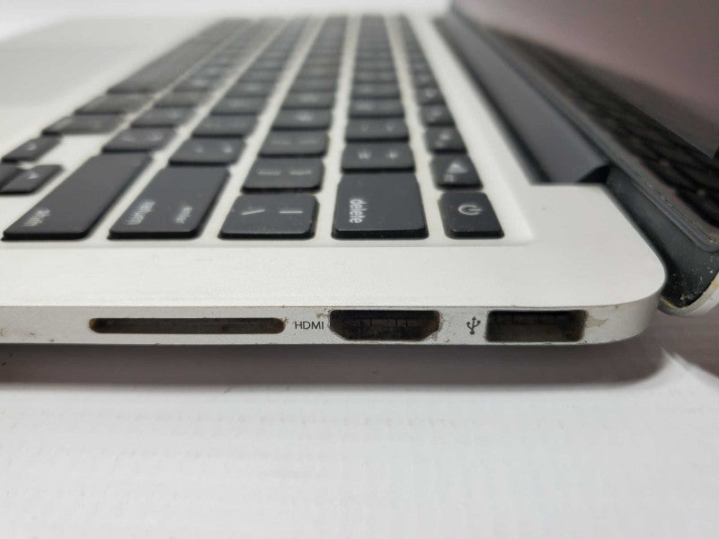 MacBook Pro 2013 13\\" Core i5-4288U @ 2.6 GHz 8GB Ram 500GB SSD *READ* (