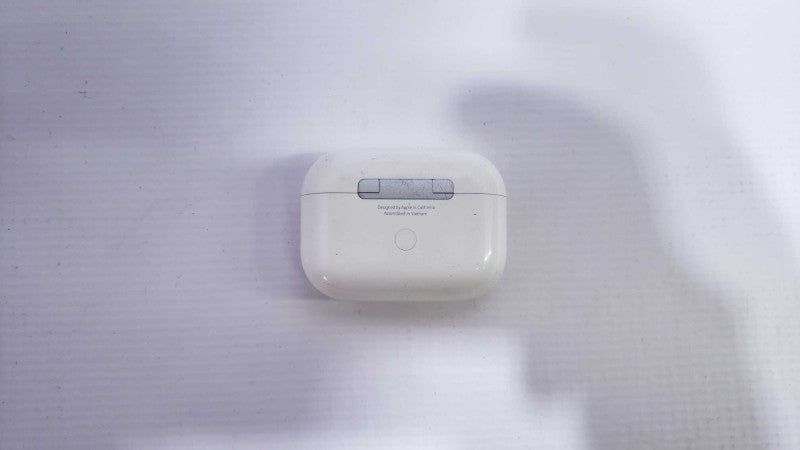 Apple Airpods Pro MageSafe Charging Case READ [