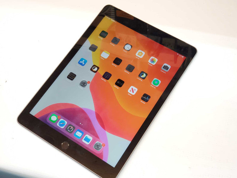 Apple iPAD 5th Gen 32GB, Unlocked, Factory reset _