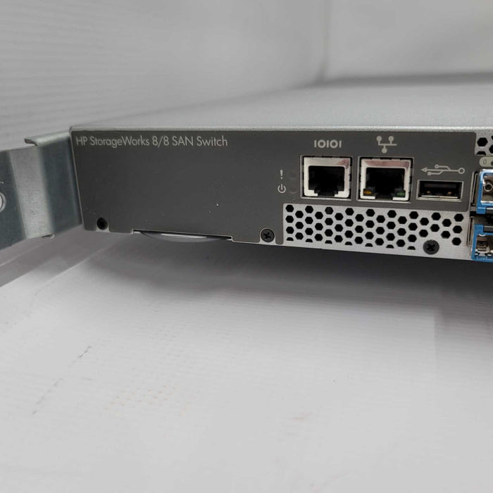 HP StorageWorks 8/8 SAN Rack-Mountable Switch AM867B