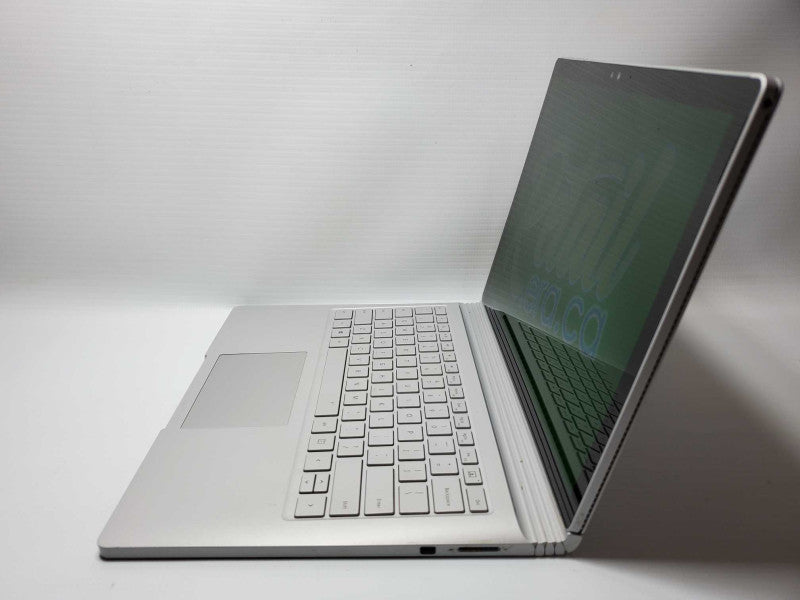 Microsoft Surface Book Core i7-6600U @ 2.6GHz 16GB Ram 500GB SSD GTX 965 2GB (