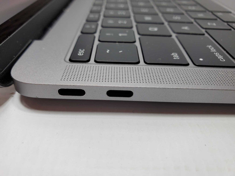 Macbook Pro 2017 13\\" Core i5-7360U @ 2.3 GHz 16GB Ram 250GB SSD (