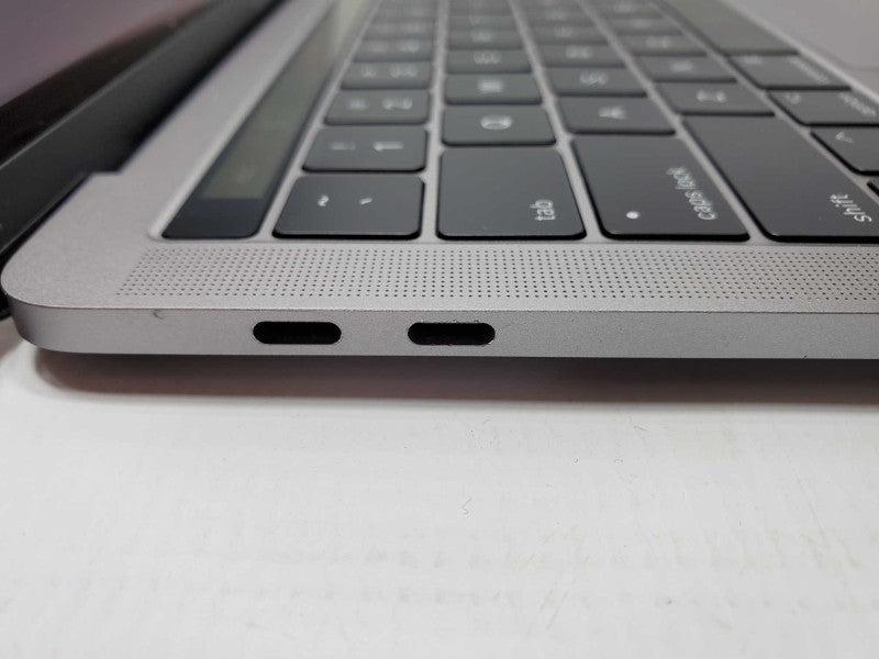 Macbook Pro 2017 15\\" Core i7-7567U @ 3.5 GHz 16GB Ram 250GB SSD (