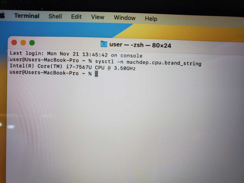 Macbook Pro 2017 15\\" Core i7-7567U @ 3.5 GHz 16GB Ram 250GB SSD (