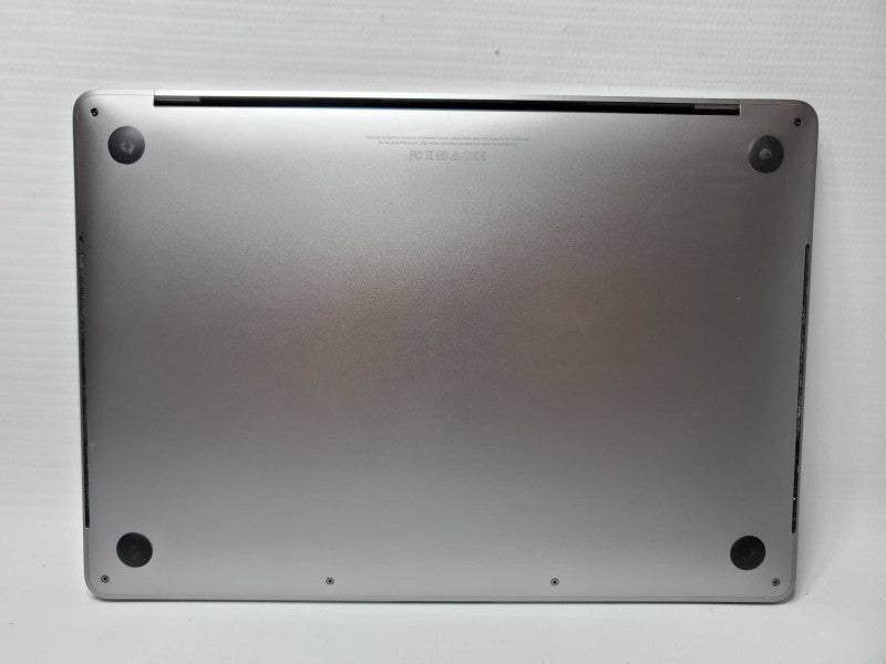 Macbook Pro 2017 15\\" Core i7-7567U @ 3.5 GHz 16GB Ram 250GB SSD (