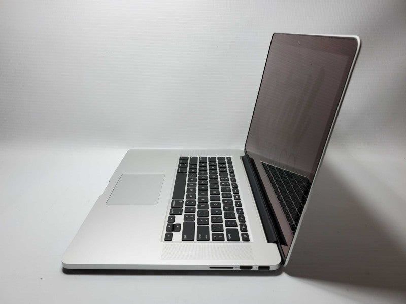 Macbook Pro 2015 Retina 15\\" Core i7-4870HQ @ 2.5GHz 16GB Ram 500GB SSD (