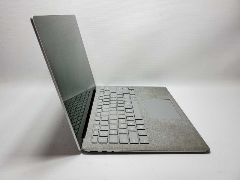 Microsoft Surface Laptop Core i7-7660U @ 2.5GHz 8GB Ram 250GB SSD (
