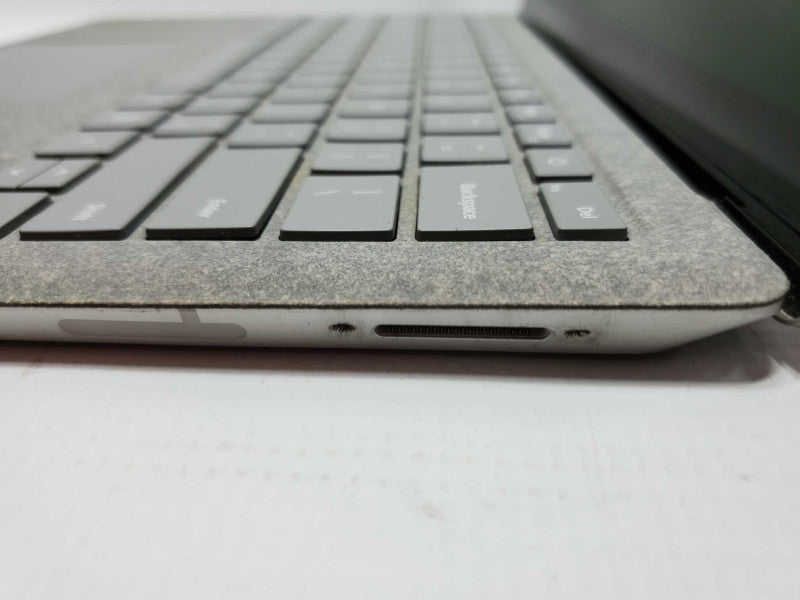 Microsoft Surface Laptop Core i7-7660U @ 2.5GHz 8GB Ram 250GB SSD (