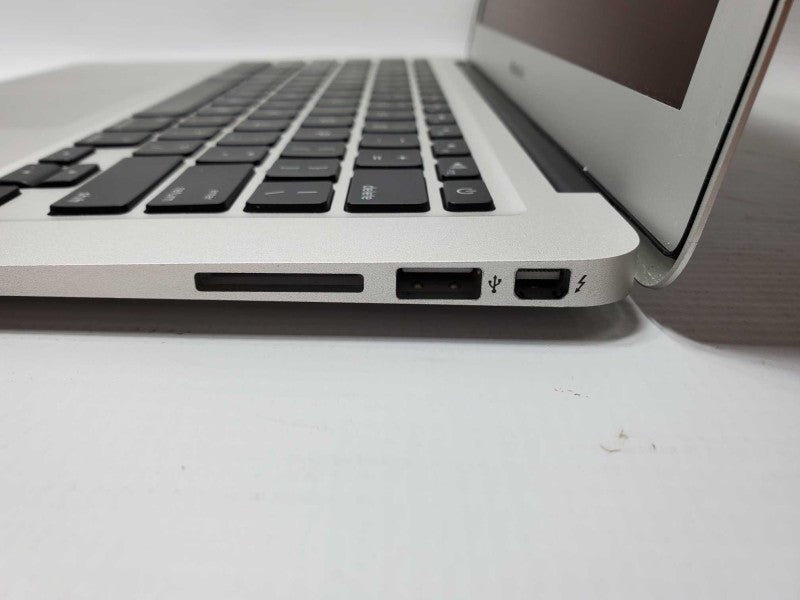 Macbook Air 2011 13\\" Core i5-2557M @ 1.7 GHz 4GB Ram 120GB SSD (