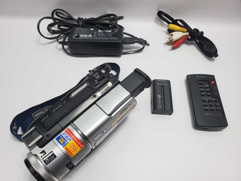 SONY Handycam DCR-TR7000 Digital 8 Camcorder (AS-IS) |