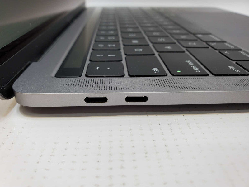 MacBook Pro 2019 13\\" Core i5-8257U @ 1.4 GHz 8GB Ram 250GB SSD (