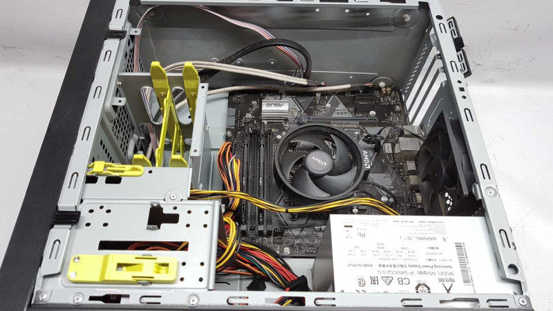 Custom PC Ryzen 3 2200G @ 3.5ghz / 16gb ram / AM4 Prime B450M-A #