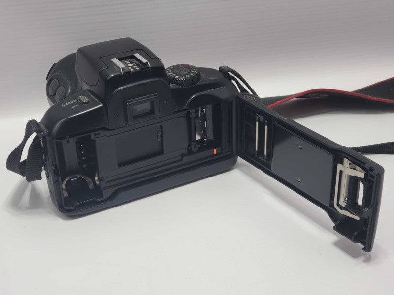 Canon EOS 700 Vintage 35mm Camera with 35-80mm EF 1:4-5.6 Lens (AS-IS) |