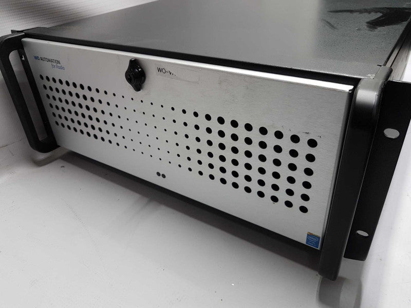 Supermicro X10SAE Custom Chassis I7-4790 @ 3.60ghz / 8gb ram / Gt 720 GPU #