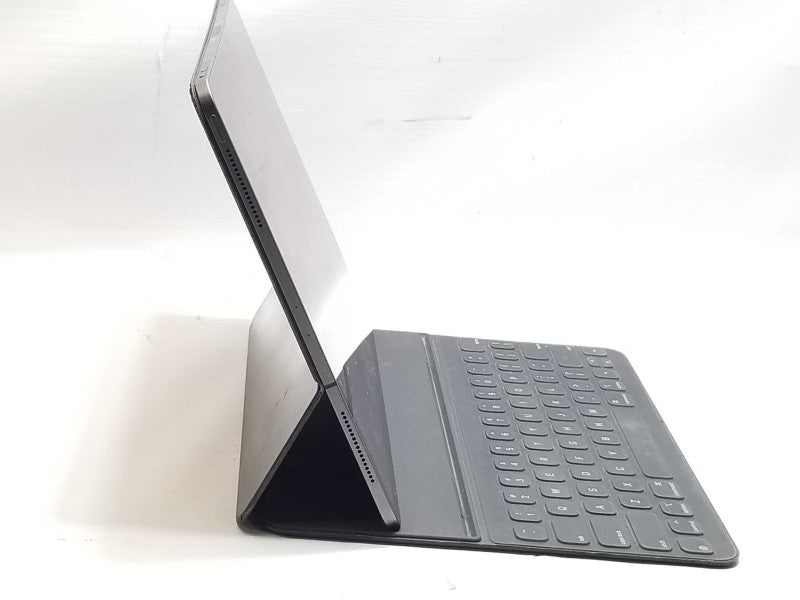 iPad Pro 12.9\\" 3rd gen with A2039 smart keyboard folio, Unlocked, Read