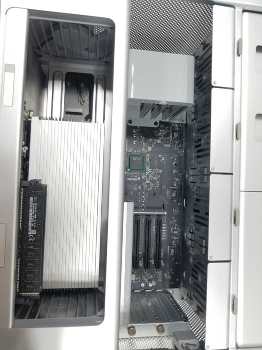 Mac Pro - E.2009 A1289, Xeon W3520 2.26GHz QC/8GB, GeForce GT 120, NO HDDs ~