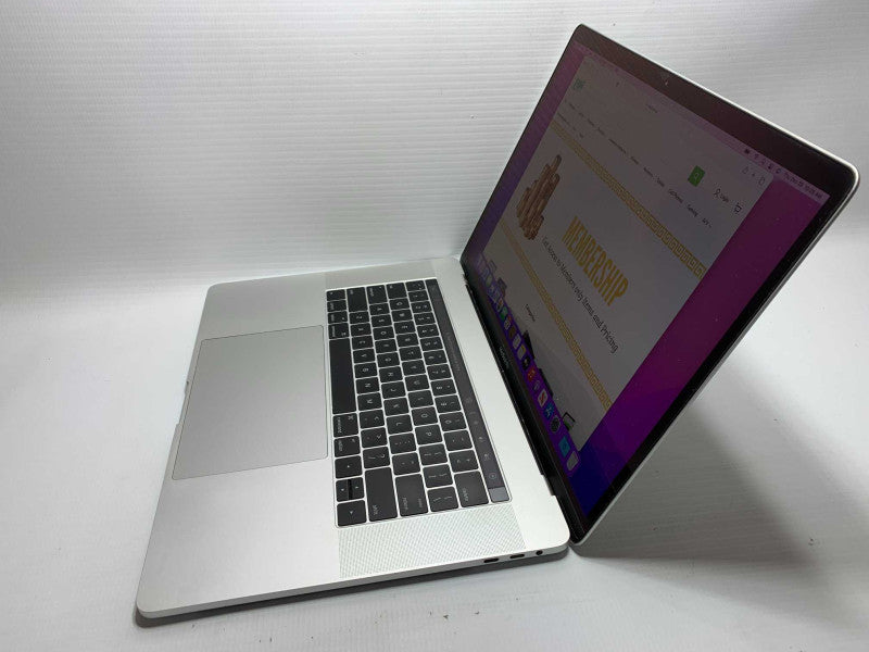 MacBook Pro 15-inch 2016 with i7 CPU 16GB RAM & 500GB Stroage READ  -