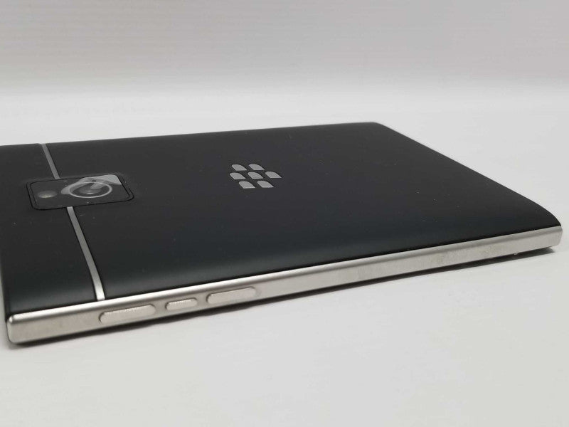 BlackBerry Passport, 32GB, Black Smartphone, Unknown Carrier Locked READ* ~