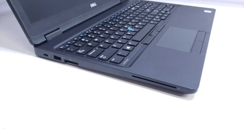 Dell Latitude 5580 25.6\\"  i5-7300U@2.6GHz 8GB DDR4 238G SSD w/ Adapter [
