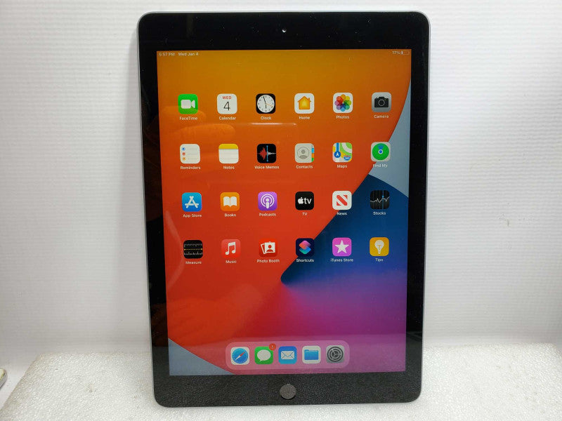 Apple iPad 6th Gen - 9.7\\" - A1893 - 32 GB - Gray (