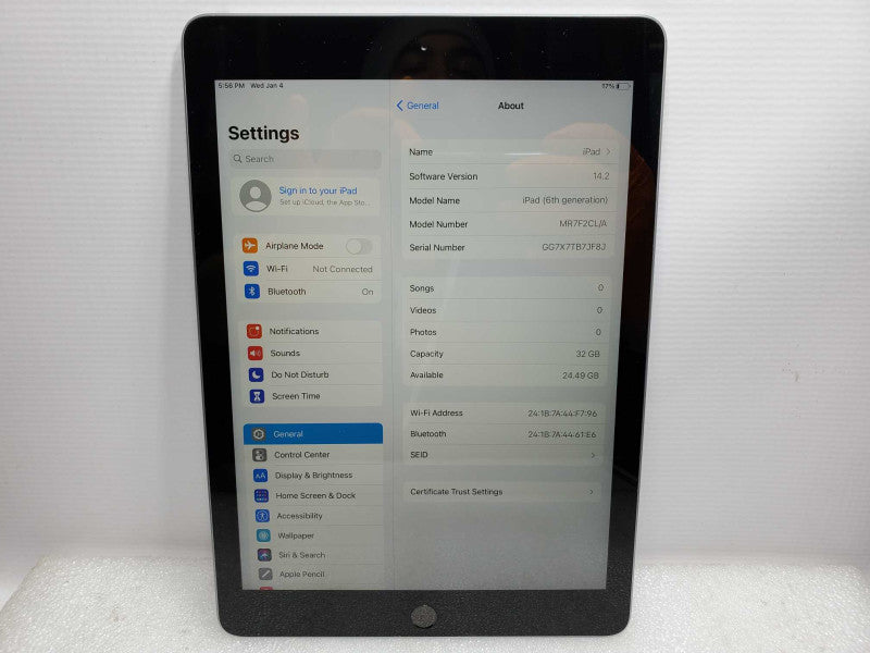 Apple iPad 6th Gen - 9.7\\" - A1893 - 32 GB - Gray (