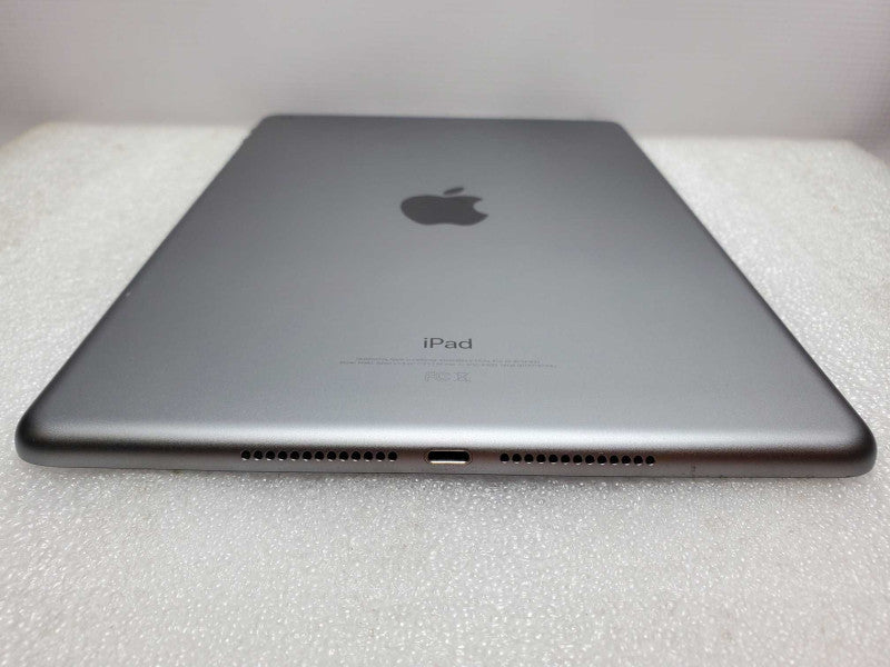 Apple iPad 6th Gen - 9.7\\" - A1893 - 32 GB - Gray (