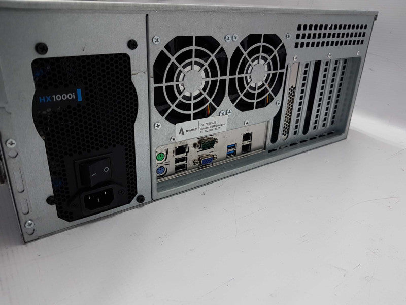 unknown model server Xeon E3-1220 V3 @ 3.10ghz / 24gb ram / 24x 3.5\\" HDD slots #