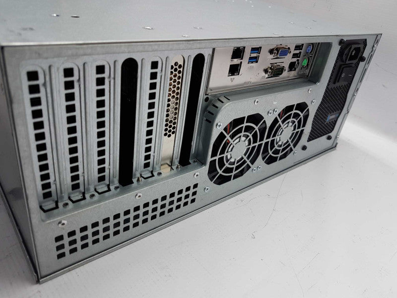 unknown model server Xeon E3-1220 V3 @ 3.10ghz / 24gb ram / 24x 3.5\\" HDD slots #