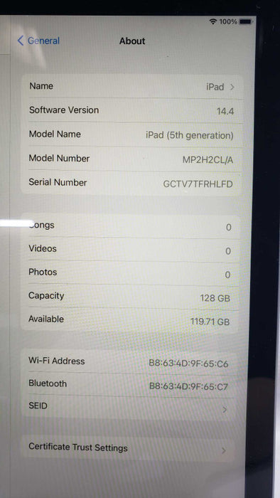Apple iPad 5th Gen A1822 9.7\\" 128G WiFi Space Gray Unlocked [