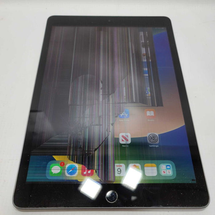 Apple iPad 10.2\\" 9th Gen 64GB (A2602) - Unlocked - READ =