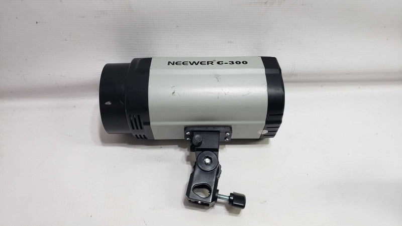 Neewer c-300 Studio Lights [