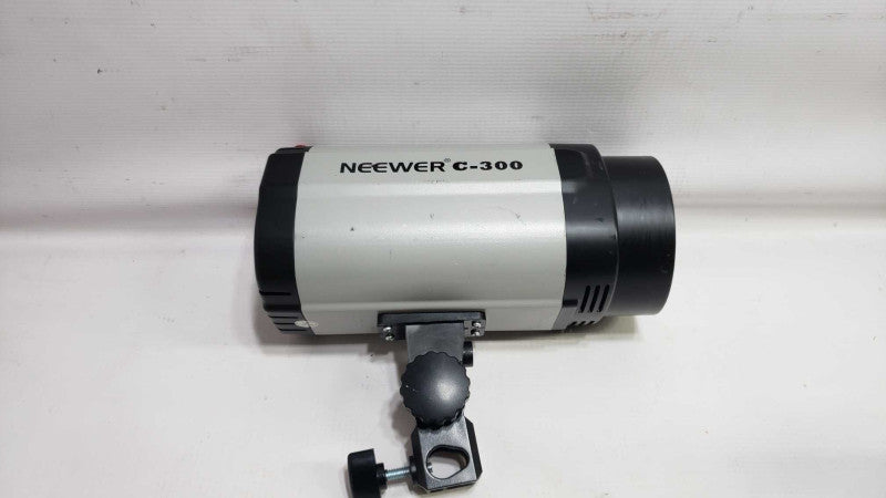 Neewer c-300 Studio Lights [