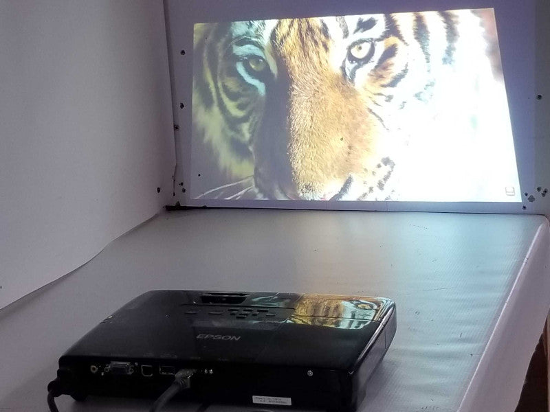 Epson PowerLite 1761W LCD Projector H478A,Lamp Hours 961H, No Remote/Cables. _