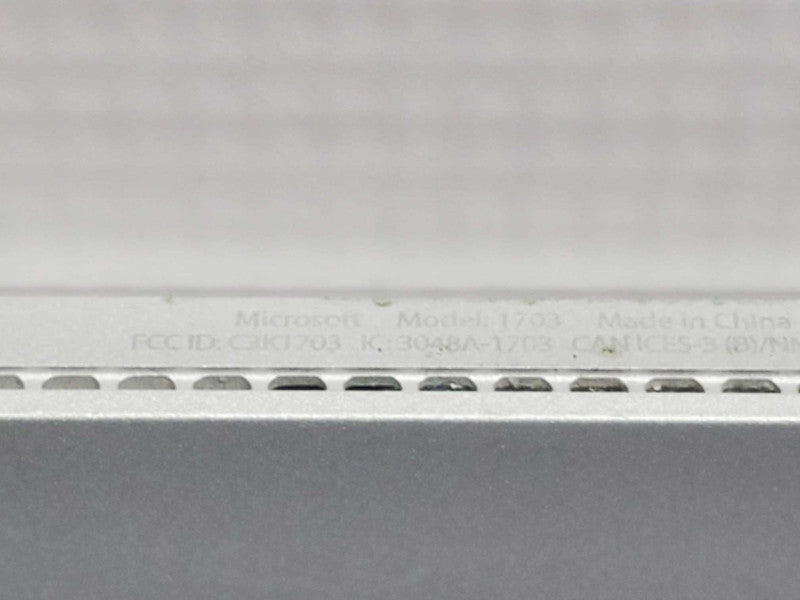 Microsoft Surface Book 1703 i5-6300U 8GB DDR3 256GB Storage (READ) |