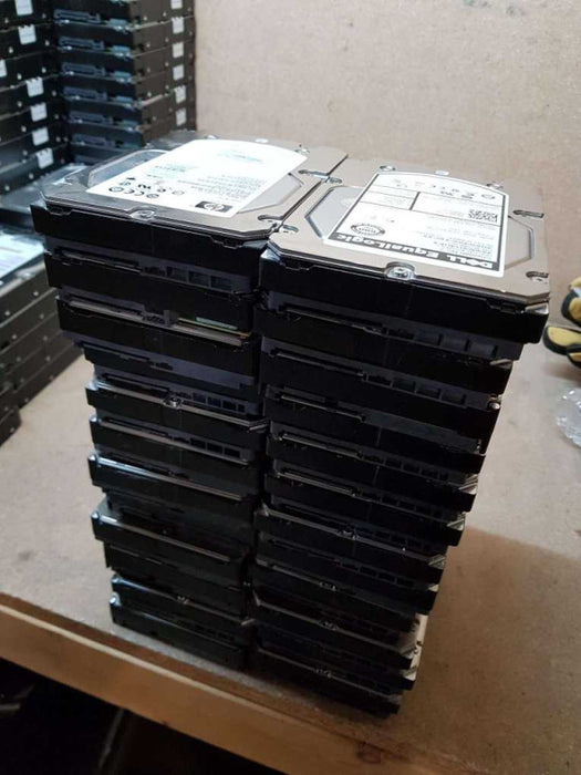 One box of 600GB 3.5\\'\\' SAS HDDs mixed brands - 24 PCS