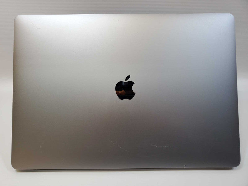 MacBook Pro 2016 Core i7-6700HQ @ 2.6 GHz 16GB Ram 250GB SSD RPro 450 2GB (