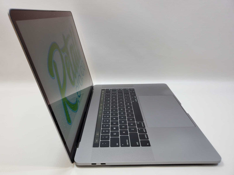 MacBook Pro 2016 Core i7-6700HQ @ 2.6 GHz 16GB Ram 250GB SSD RPro 450 2GB (