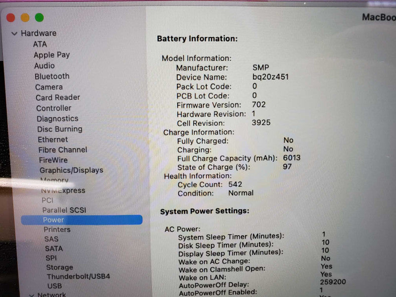 MacBook Pro 2016 Core i7-6700HQ @ 2.6 GHz 16GB Ram 250GB SSD RPro 450 2GB (