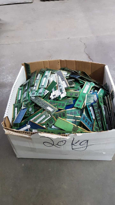 Box of SCRAP NON-HEATSINK Ram - 18.8Kg / 41.45lb / read #