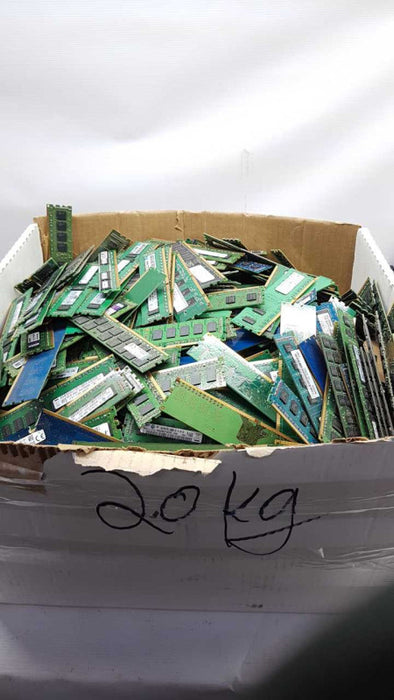 Box of SCRAP NON-HEATSINK Ram - 18.8Kg / 41.45lb / read #