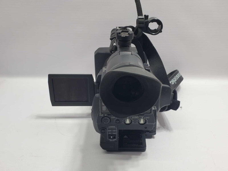 Panasonic DVCPROHD P2 AG-HVX200P Professional Videocamera (AS-IS) |
