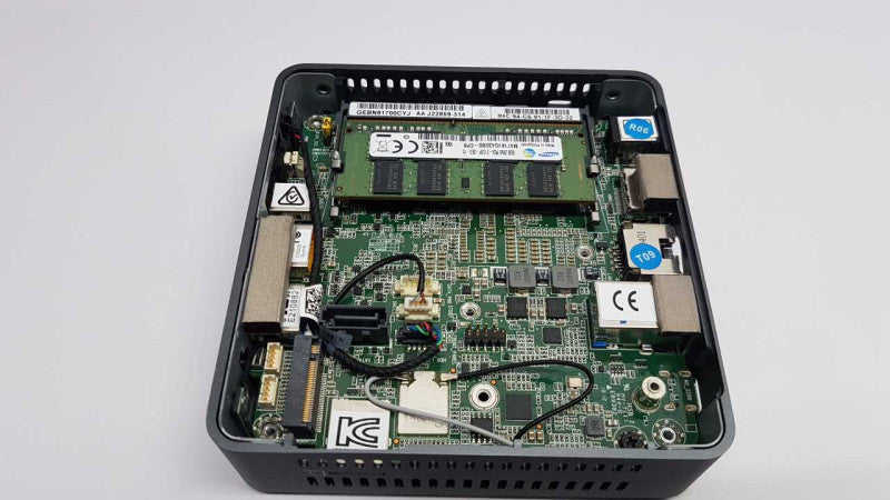 Intel NUC NUC7i3BNK i3-7100u @ 2.40ghz / 8gb ram / read #
